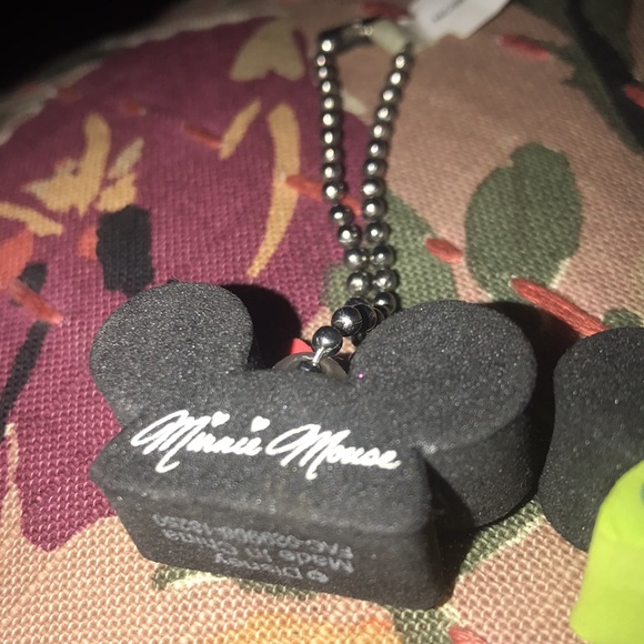 NWT Disney 2 small keychain ~ Minnie Mouse Ears Hat and Green alien Oooooh - Picture 8 of 8